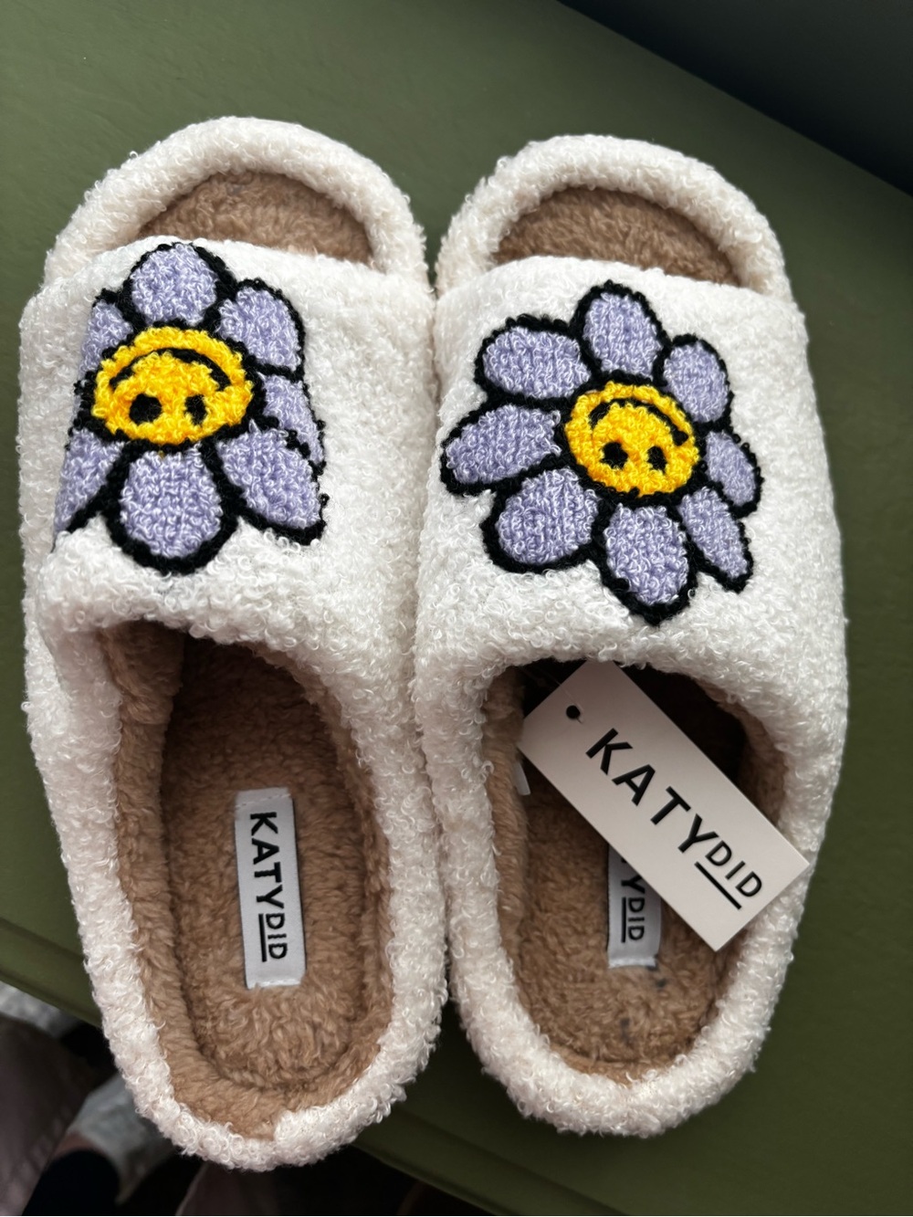 Lavender Daisy Happy Face Open-toe Slippers-Size 6/7